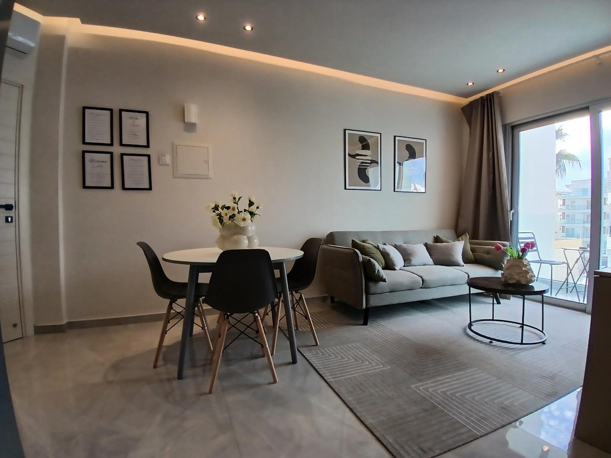 Georgiana Suites Λάρνακα Δωμάτιο φωτογραφία